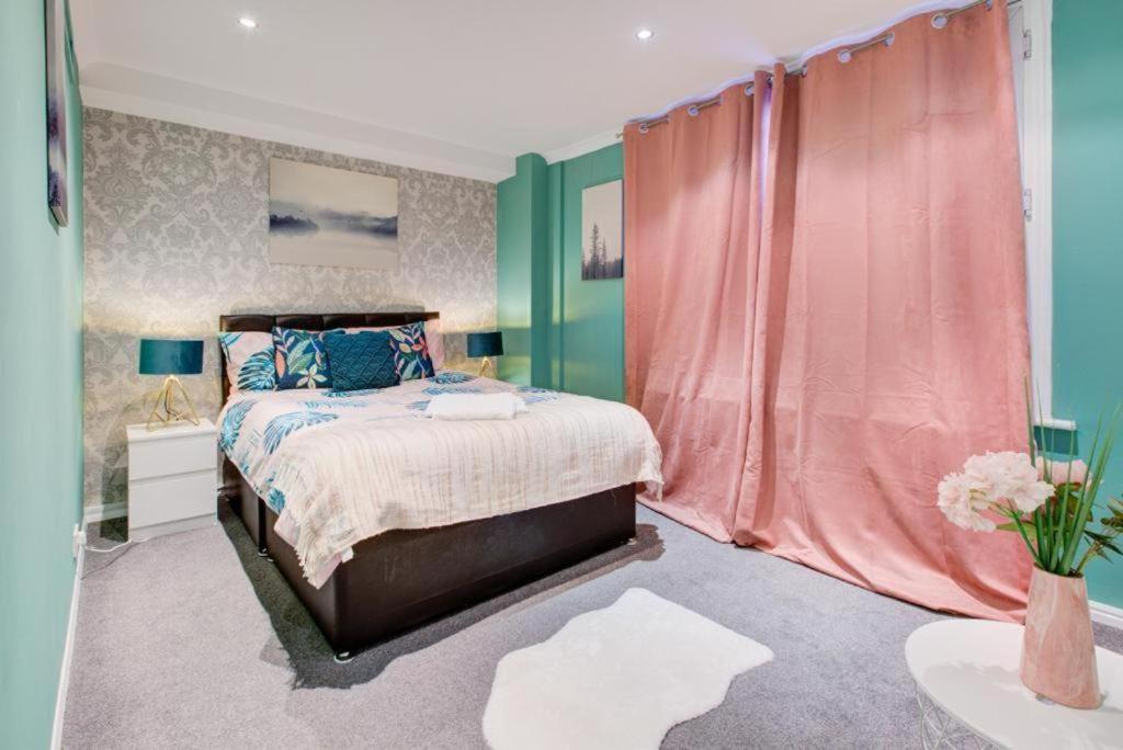 Two Bedroom Near Hyde Park * Londres